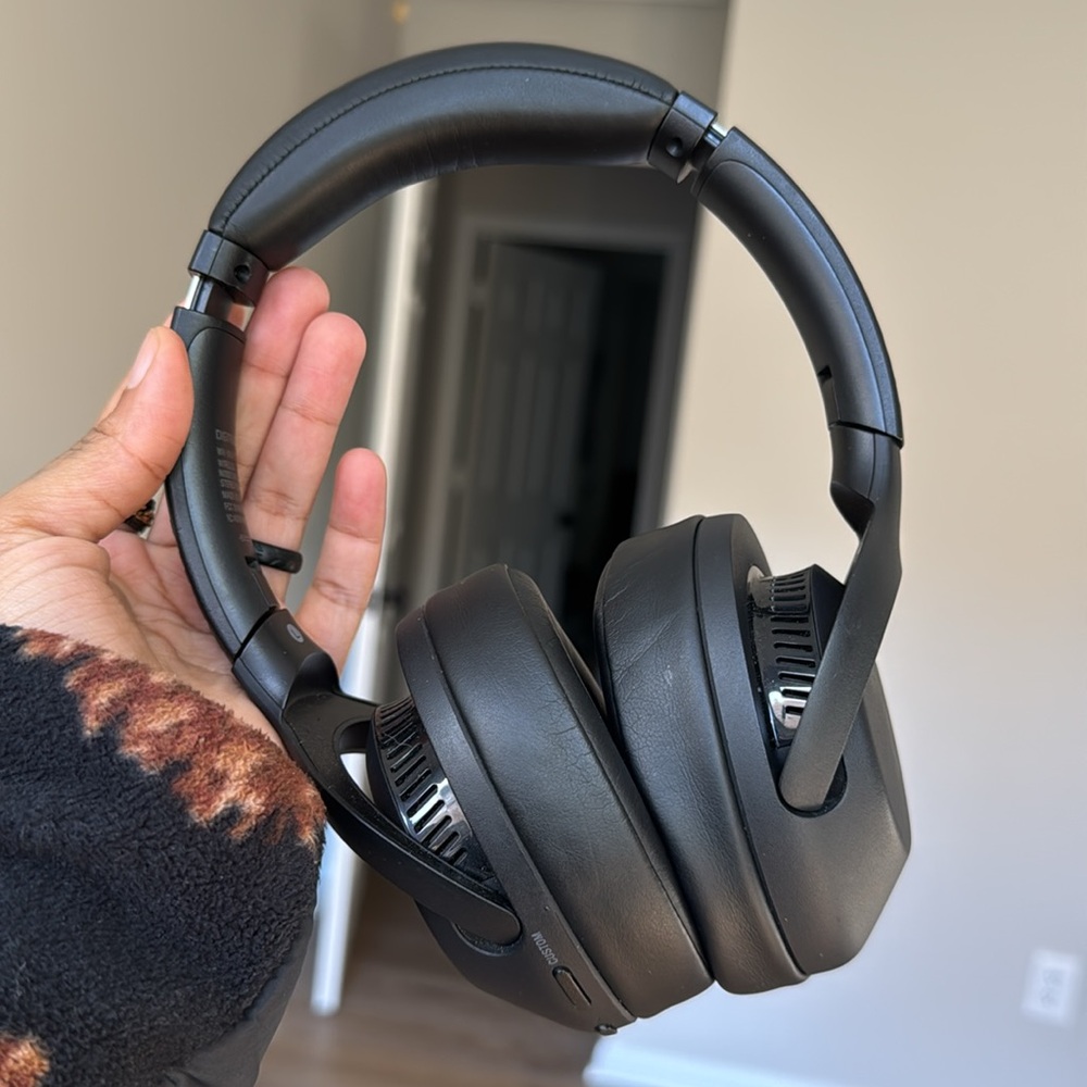 SONY WH-XB900N Wireless Noise Canceling Over-the-Ear Headphones